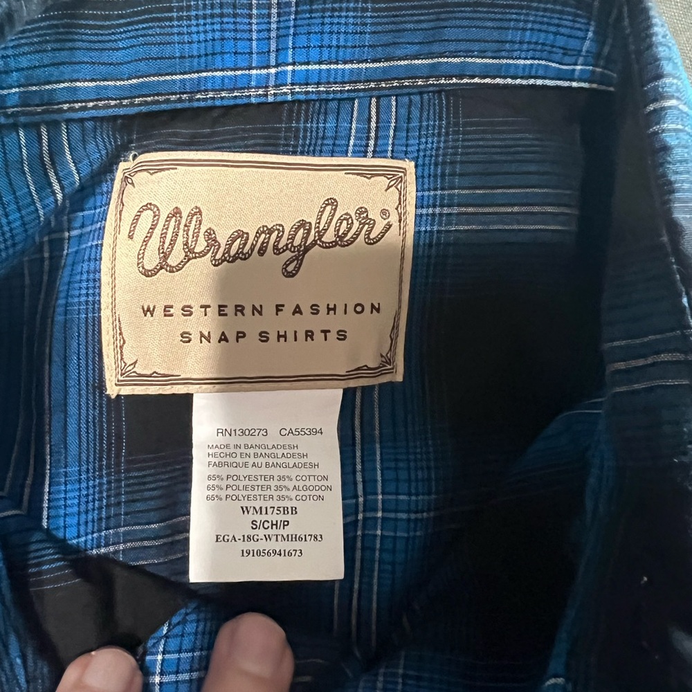 Wrangler Blue and Black Plaid Casual Button Down Shirt - Picture 4 of 7